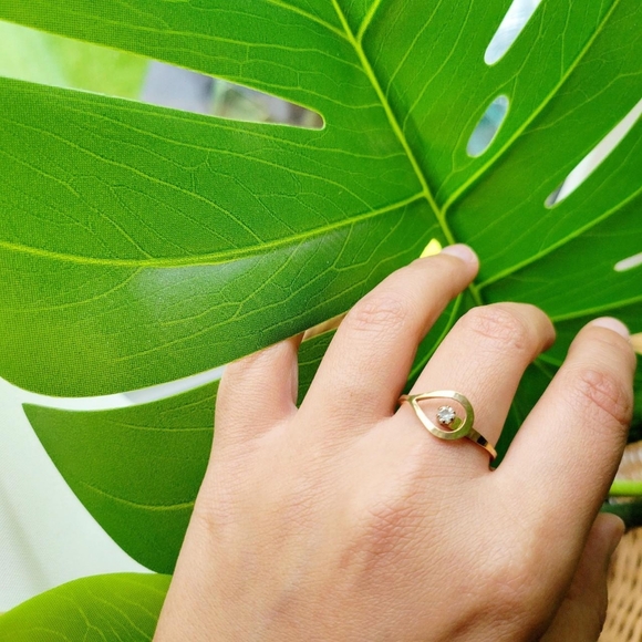 Vintage Dainty Gold Avon Rhinestone Ring - Picture 6 of 9